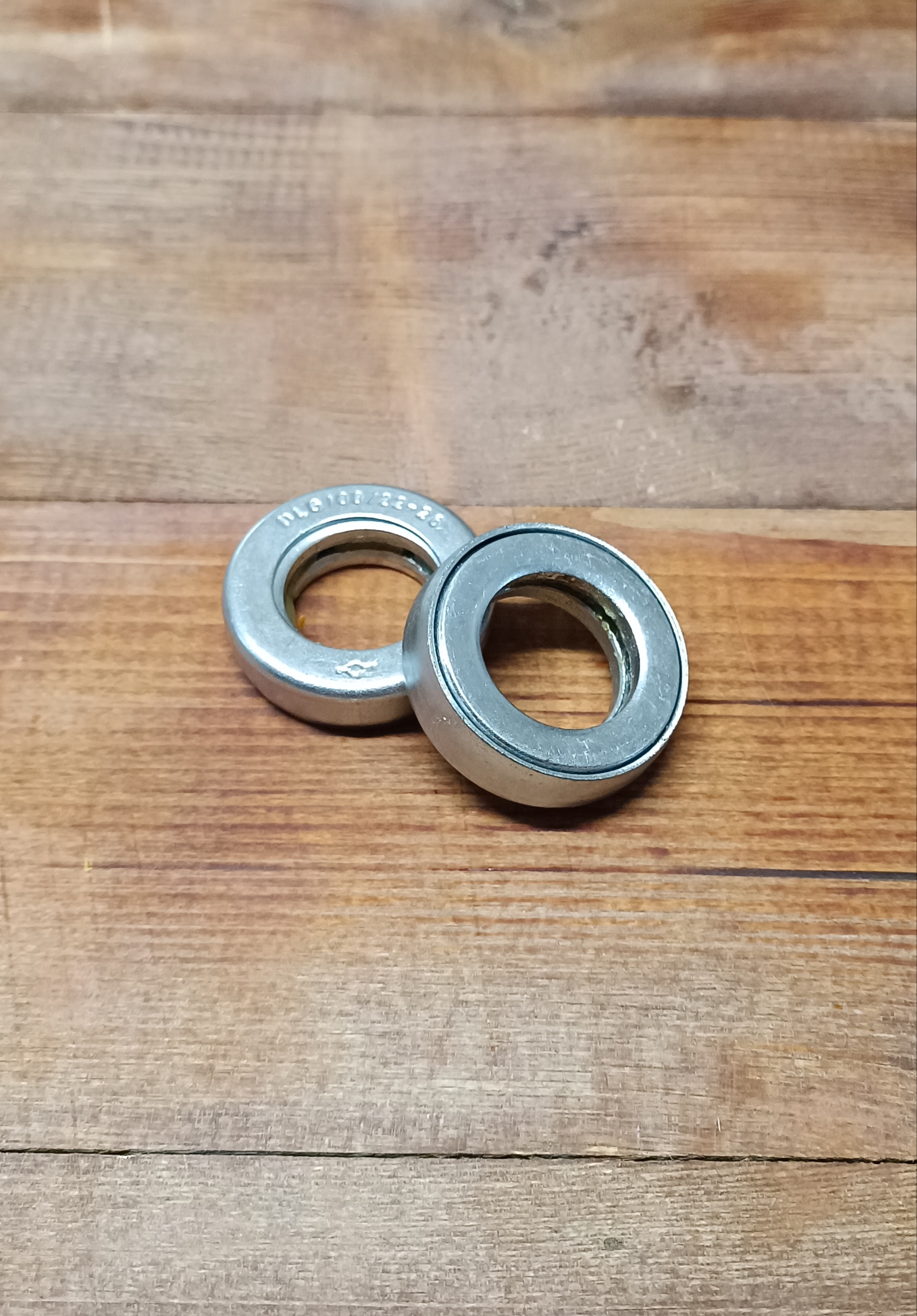 DLG100-24 / Axial-Rillenkugellager, gekapselt