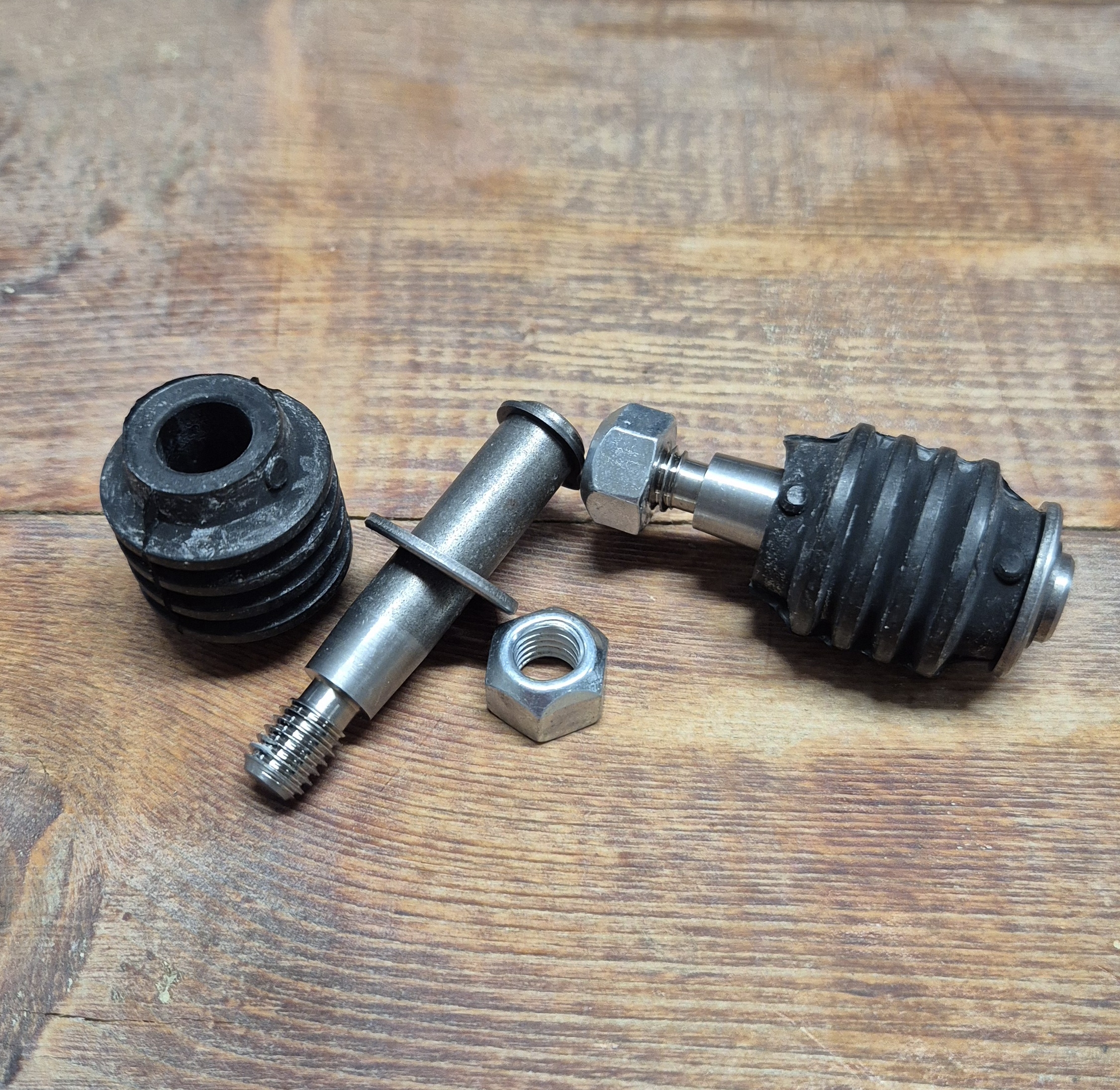 BOKU - NG 10 / Komplett Puffer (rilliiert) mit Bolzen - BOKU-N